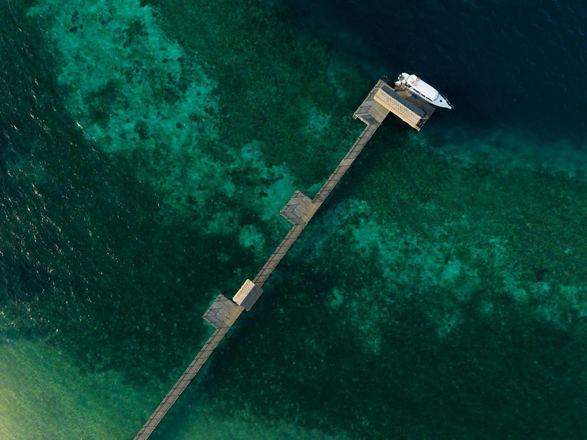 Sudamala Resort, Seraya, Flores ลาบวนบาโจ ภายนอก รูปภาพ
